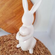 مجسمه خرگوش قلب به دست